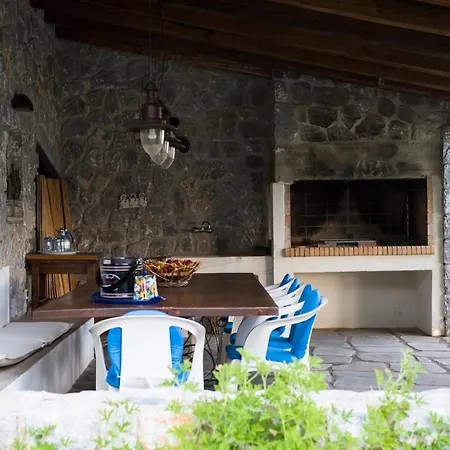 Seafront Luxury W/5-en/suite Br & Bbq فيلة